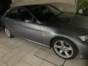 BMW 323i 