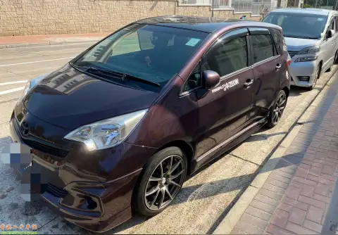 Toyota  Ractis Verso