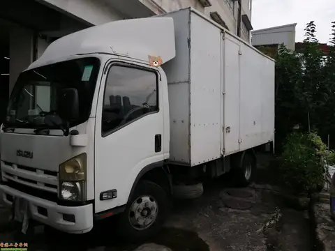 Isuzu  5.5 ton NPR