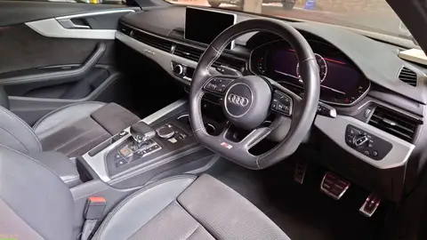 奧迪 S4 B9