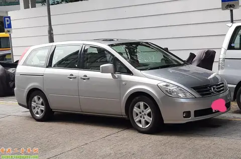 Nissan Presage 2.5 MPV DLX