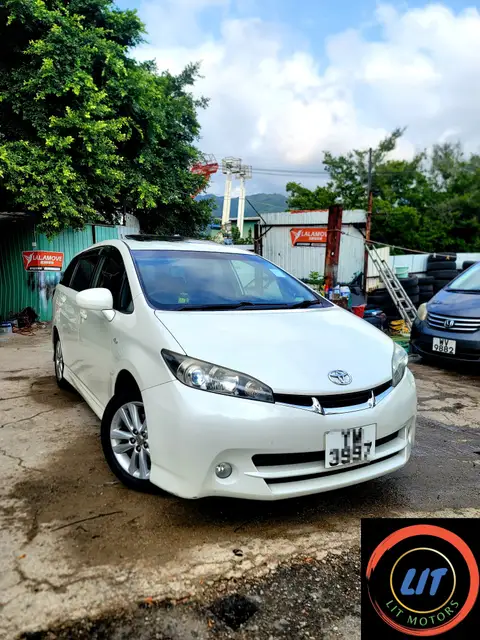Toyota Wish DELUXE 1.8 AT