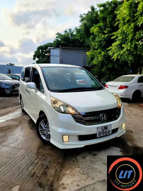 Honda Stepwgn SPADA RG1 2.0 AT