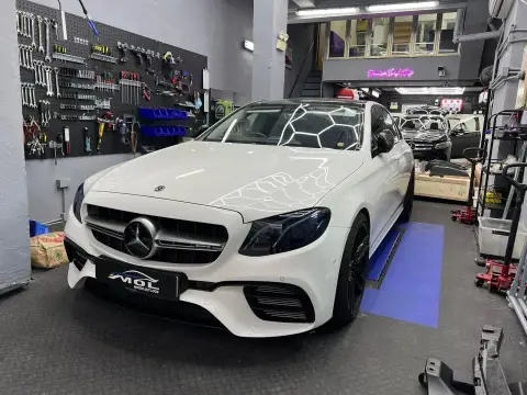 Mercedes Benz E-Class E200 AVANTGARDE 