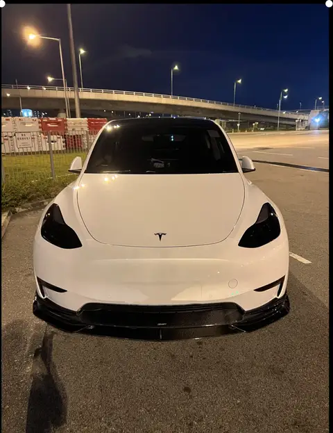 Tesla Model Y
 LR