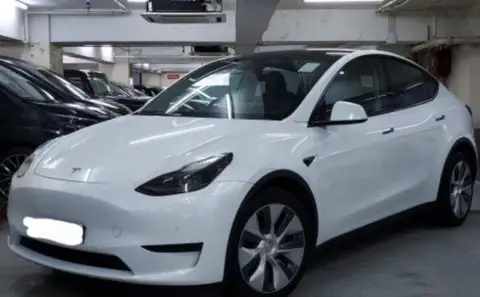Tesla Model Y
 SR