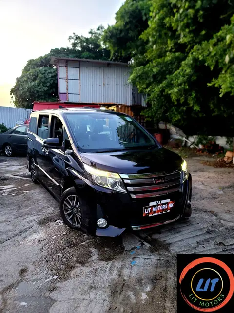 Toyota Noah DELUXE 2.0 AT