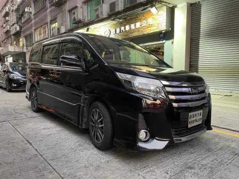 Toyota Noah DELUXE
