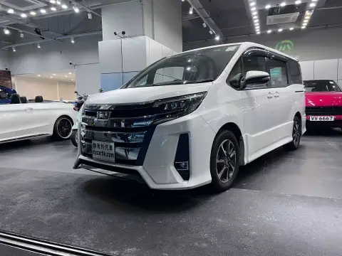 Toyota Noah DELUXE FACELIFT