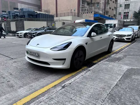 Tesla Model 3 SR PLUS