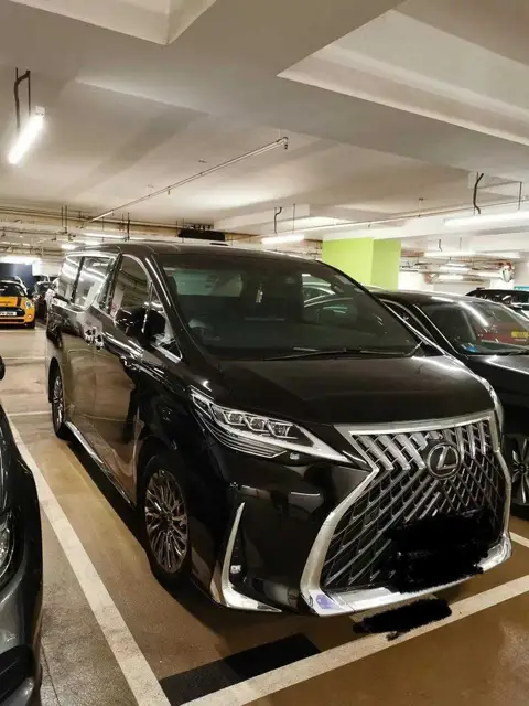 Lexus LM 350  Lm350