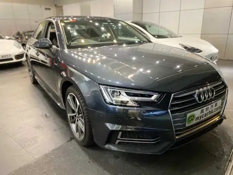 Audi A4 30TFSI S LINE