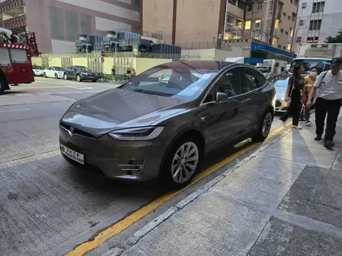 Tesla Model X 75D