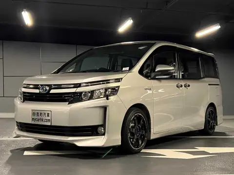 Toyota Voxy HYBRID 1.8