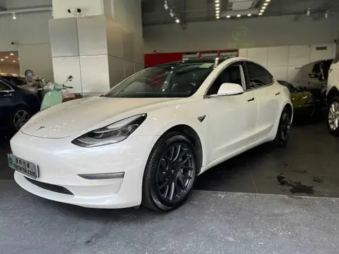 Tesla Model 3 LONG RANGE