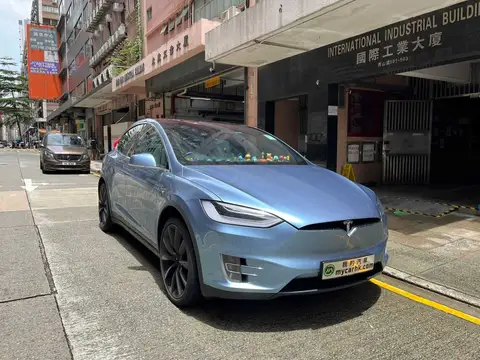 Tesla Model X 90D