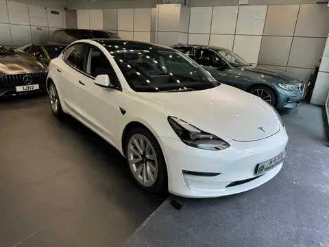 Tesla Model 3 LONG RANGE