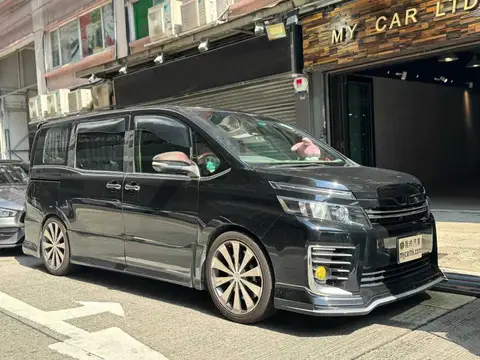 Toyota Voxy ZS