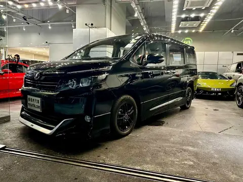 豐田 Voxy HYBRID