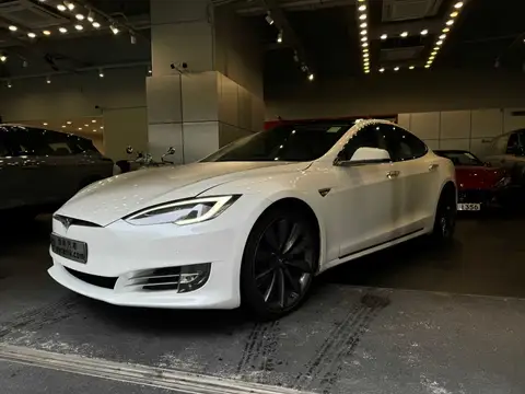 Tesla Model S 70D