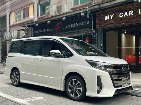 Toyota Noah DELUXE FACELIFT