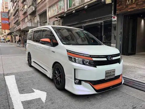 Toyota Voxy Hybrid