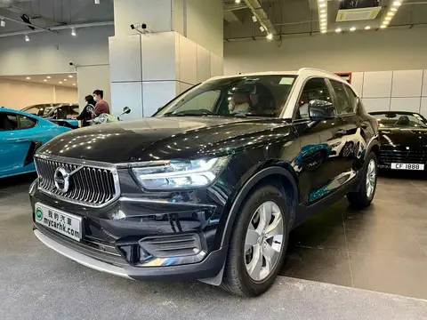 富豪 XC40 T4 MOMENTUM