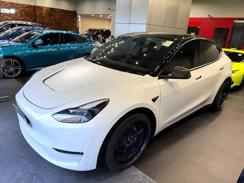 Tesla Model Y LR