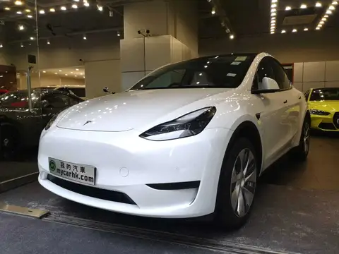 Tesla Model Y SR RWD