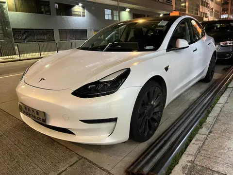 Tesla Model 3 PERFORMANCE