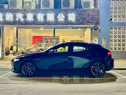 Mazda 3 HATCHBACK