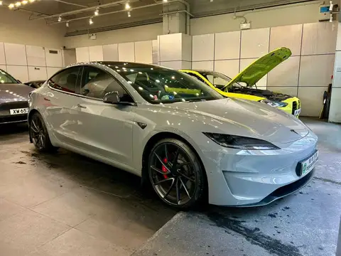 Tesla Model 3 PERFORMANCE