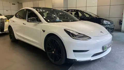 Tesla Model 3 SR PLUS