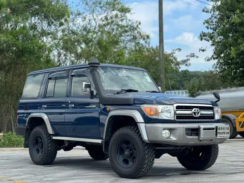 Toyota Land Cruiser LC76