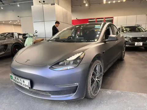 Tesla Model 3 LONG RANGE