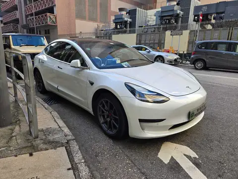 Tesla Model 3 SR PLUS